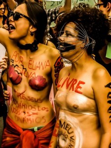 Mulheres livres, corpos livres. Foto de Pedro Rennó, usada com permissão