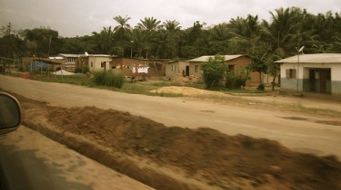 Construção de estrada entre Cabinda e Malongo. Foto de mp3ief no Flickr (CC BY-NC-SA 2.0)