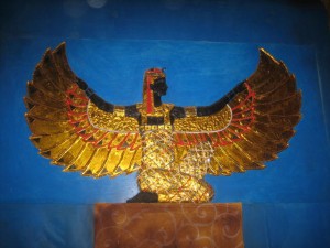 Decoração de santuário - tema egípcio. Foto de Aparna Ray