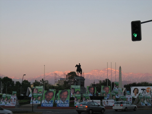Foto das eleições de 2005 no Chile, por Alastair Rae. Usada sob uma licença Creative Commons.