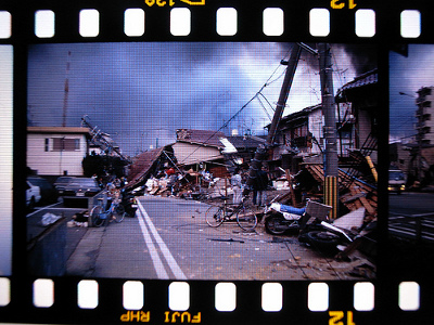 Foto do Grande Terremoto de Hanshin pelo usuário do Flickr mah_japan
