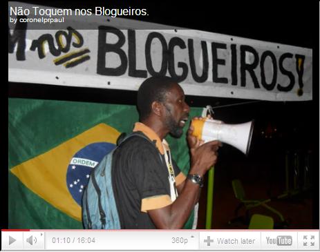 "Dont touch the bloggers". A video of the protest on March 30 by coronelprpaulo on Youtube