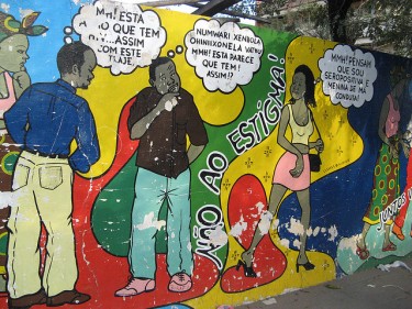 "Não ao estigma!" (No to stigma!) A bilingual mural in Nampula. Photo by Rosino on FLickr (CC BY-SA 2.0)