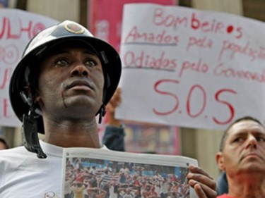 " Those who sow in tears shall reap in joy " (salmo 126.5) #RioVermelho (Red Rio) #SosBombeirosRJ (SOS Firefighters Rio de Janeiro). Photo on Twitpic by Inez (@MCInez)