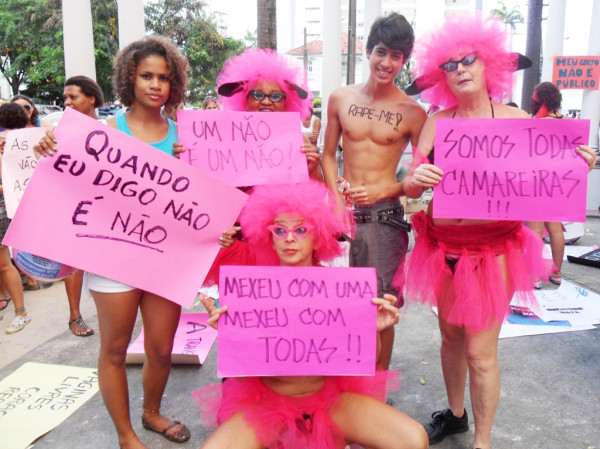 Recifenses na sua "Slut Walk". Foto de Adalberto Rodrigues (@Rodriigues_jr) no Twitpic