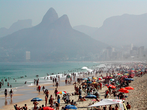 Smog in Ipanema, Rio de Janeiro. Photo by Pierre-Yves Dansereau on Flickr. (CC BY-NC-SA 2.0)