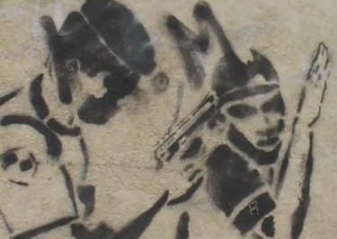 Stencil nas paredes da Amadora. Screenshot do documentário “Violência Policial e Racismo: O Caso do Kuku”.