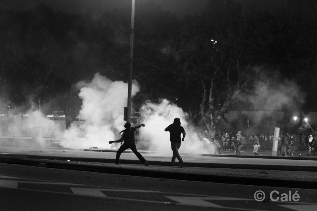 Police violence in Rio protests. Photo: Calé.