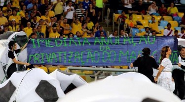 #protestorj Participants of the closing ceremony raised a banner in protest of breaking the protocol. This was the banner that was raised./Anonymous Rio