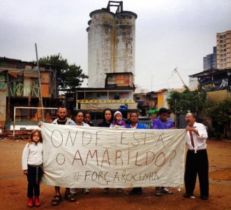 Moradores da Favela do Moinho em São Paulo demonstrando sua solidariedade.  Foto de: Caio Castor, usada com permissão. 