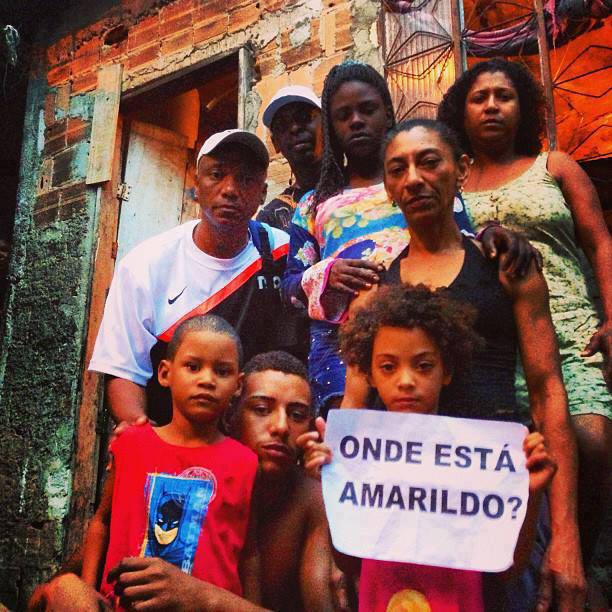 Picture of Amarildo’s family in Rocinha that became viral on Facebook and have been shared hundred times with the hashtag #OndeEstáAmarildo? (#WhereisAmarildo?)