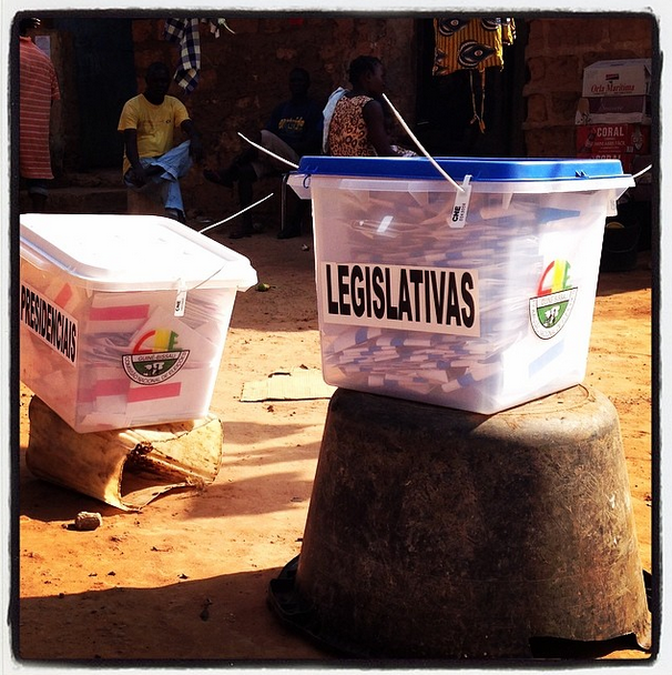Urnas de voto para as eleições presidenciais e legislativas de 2014 na Guiné Bissau. Foto de anafilipa2011 no Instagram