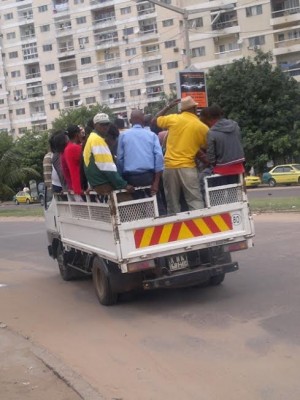 "My love" em circulação em Maputo.