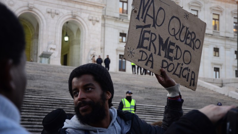 Protesto contra a violência policial em Lisboa. Foto: Fernanda Canofre/GlobalVoices