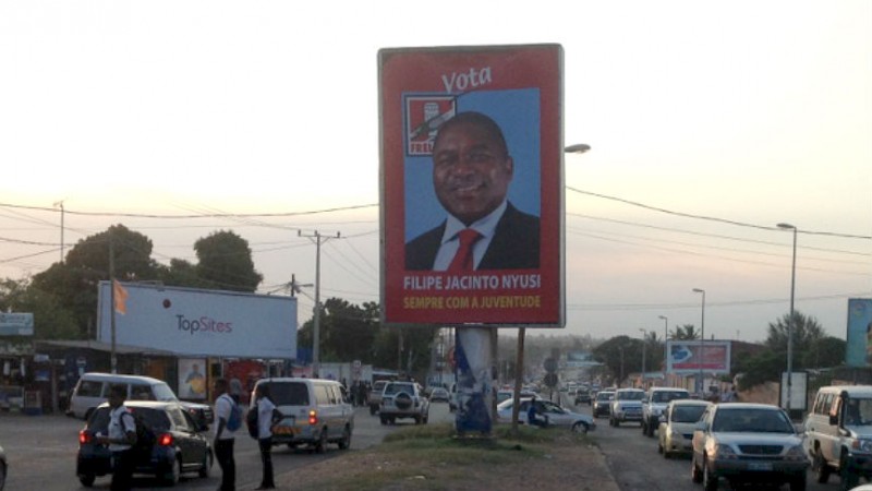 Cartaz com Filipe Nyusi vencedor das últimas eleições em Moçambique. Foto: Dércio Tsandzana
