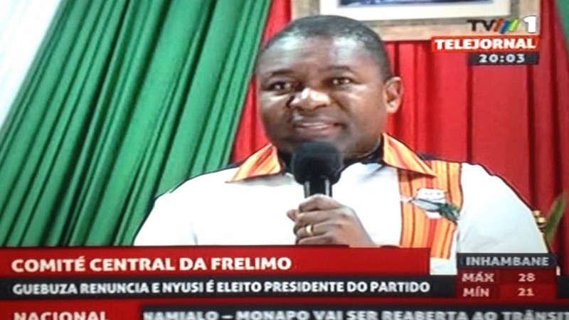 Filipe Nyusi durante o Comité Central da Frelimo. Foto: Imagem de tela da tv por Dércio Tsandzana.