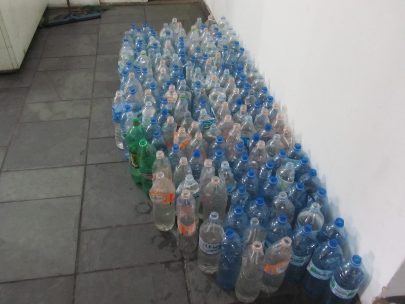 Na mesquita, água vem somente por meio de doações. Crédito: Rodrigo Borges Delfim